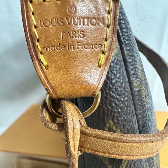 Louis Vuitton Pochette Accessory - Picture 5 of 11